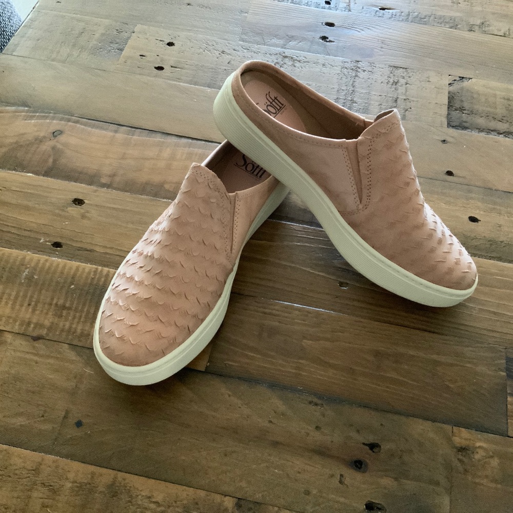 Women’s Sofft Somersault III Slide. 6.5